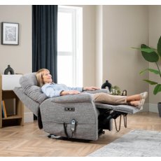 Celebrity Westbury Cloud Zero Triple Motor Rise Recliner Celebrity Westbury Cloud Zero Triple Motor Rise Recliner